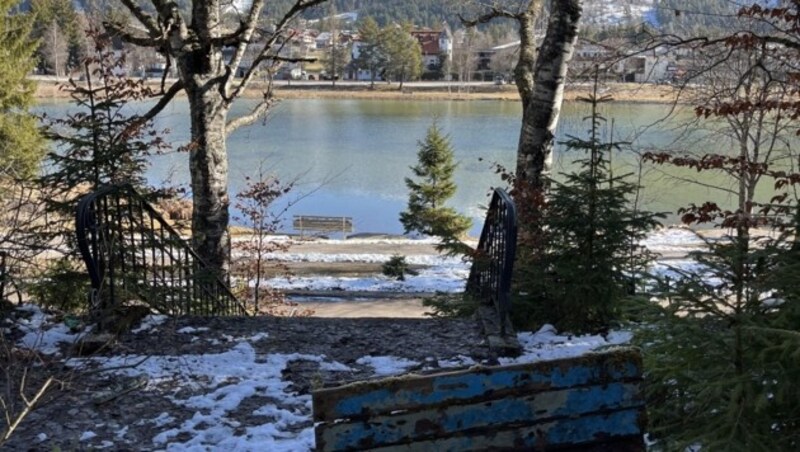 Aussicht von der ehemaligen Gästeterrasse auf den Seefelder Wildsee (Bild: Neuner Philipp)