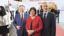 Ludwig, Anderl und Taucher bei der Begrüßung im Foyer der St. Martins Therme im Burgenland. (Bild: Zwefo)