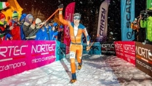 Christof Hochenwarter lief im Flutlicht vor zahlreichen Zusehern am Monte Lussari  als Erster ins Ziel. (Bild: zVg)