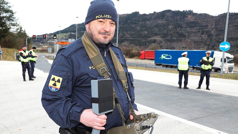 Insgesamt 44 speziell ausgebildete Strahlenspürer der Polizei sind in Kärnten im Einsatz. (Bild: Uta Rojsek-Wiedergut)