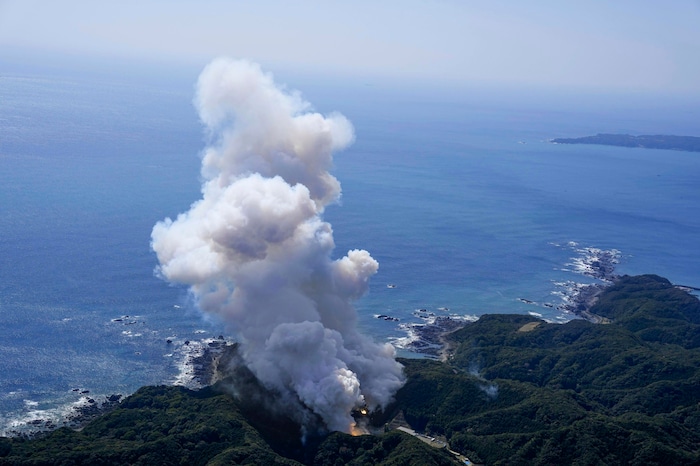 Die Trägerrakete explodierte kurz nach dem Start in Kushimoto.
