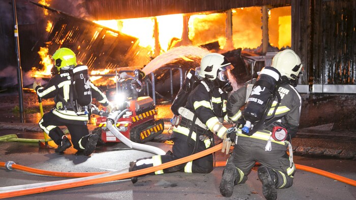 Über 200 Feuerwehrleute waren im Einsatz.