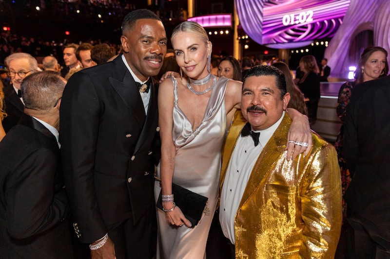 Charlize Theron mit Colman Domingo und Guillermo Rodriguez bei den Oscars 2024. (Bild: ED / Camera Press / picturedesk.com)