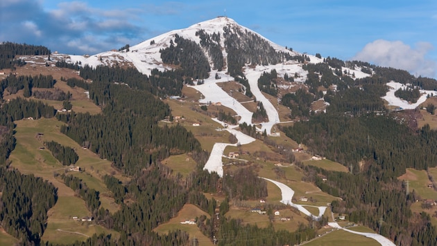 According to a study by German scientists, the number of days with snow cover in ski resorts will be reduced by around 40 percent in our latitudes by the end of the century. (Bild: APA/EXPA/JOHANN GRODER)
