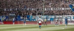 Homophobe Banner werden seltener, die feindlichen Schmähgesänge, wie zuletzt von Rapid-Spielern ...