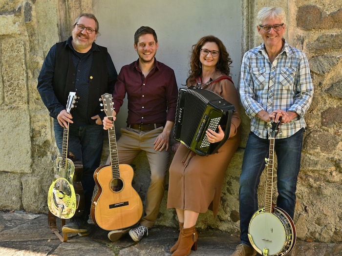 Im Hotel Lebensquell (Hotelbar) in Bad Zell gastiert die Kultgruppe Medley Folkband und ...