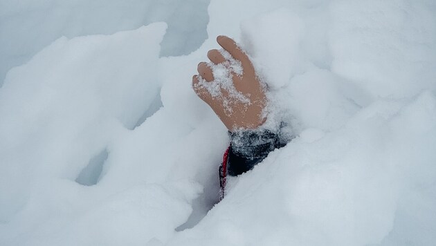 On Friday, a 64-year-old man was buried under an avalanche in Carinthia. He was quickly rescued (symbolic image). (Bild: Hannes Wallner)