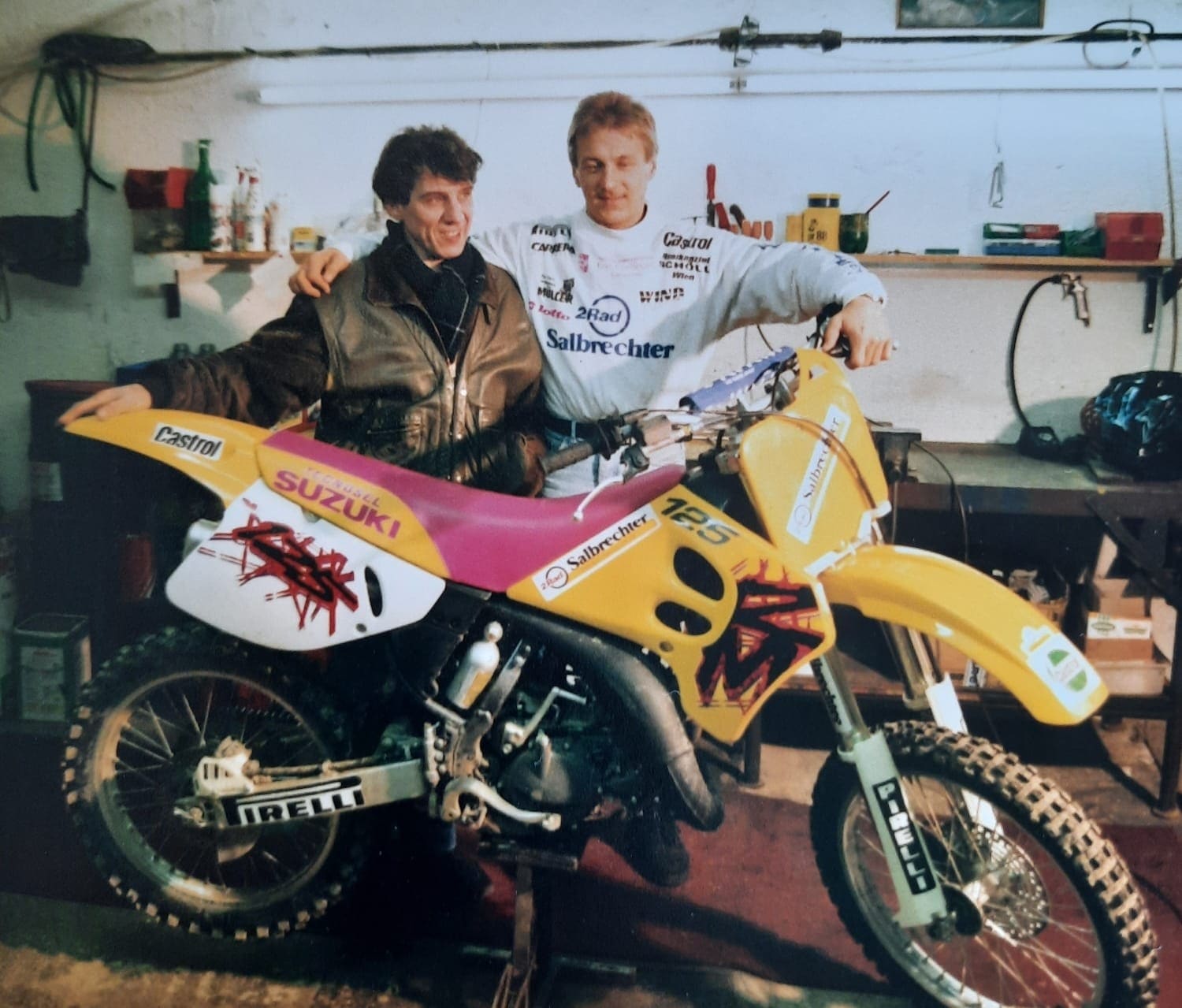 Müller (re.) mit dem mehrfachen Motocross-Weltmeister Harry Everts. (Bild: zVg)