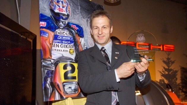 Anno dazumal: Werner Müller wird als erster Kärntner 2002 zu Österreichs Motorsportler des Jahres gekürt. (Bild: JOACHIM MAISLINGER)