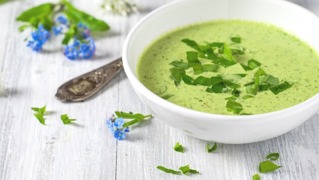 Mit dieser froschgrünen Suppe holen Sie sich den Frühling ins Haus. (Bild: ©ji_images)