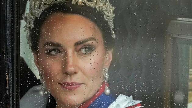 Princess Kate is going through a difficult time at the moment. Not only has she had an operation on her stomach, but a Photoshop error is also causing gloating. (Bild: APA/AP Photo/Alessandra Tarantino)