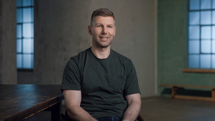 In der ORF-1-Doku erzählt Thomas Hitzlsperger (o.) vom Tabu-Thema Homosexualität im ...