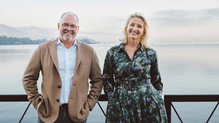 Wolfgang und Monika Gröller die Gastgeber im Hotel Das Traunsee – Das Hotel zum See mit dem ...