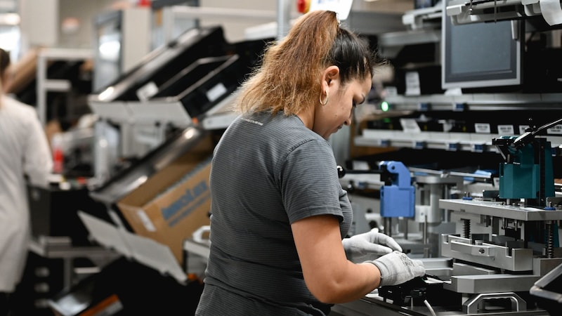 Der Automationsspezialist beschäftigt in Eggelsberg 3000 Mitarbeiter. (Bild: Markus Wenzel)