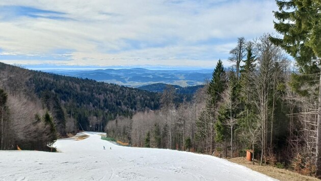 At Hochficht, the slopes are already green. (Bild: Hochficht)