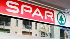 Wegen der ungarischen Sondersteuer rutscht der Spar-Konzern im Nachbarland noch weiter in die roten Zahlen. (Bild: S ROBIN – stock.adobe.com)