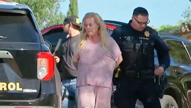 Michelle Mack during her arrest (Bild: CNBC)