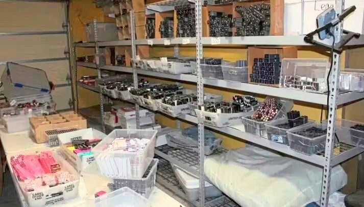 Die gestohlene Ware hortete die US-Amerikanerin daheim. (Bild: CNBC)