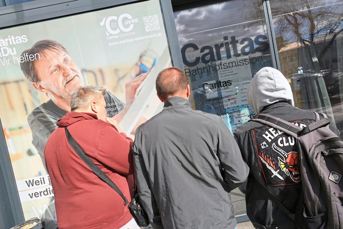 Die Bahnhofsmission der Caritas ist ein Zufluchtsort für Obdachlose und Menschen mit schwierigen ...
