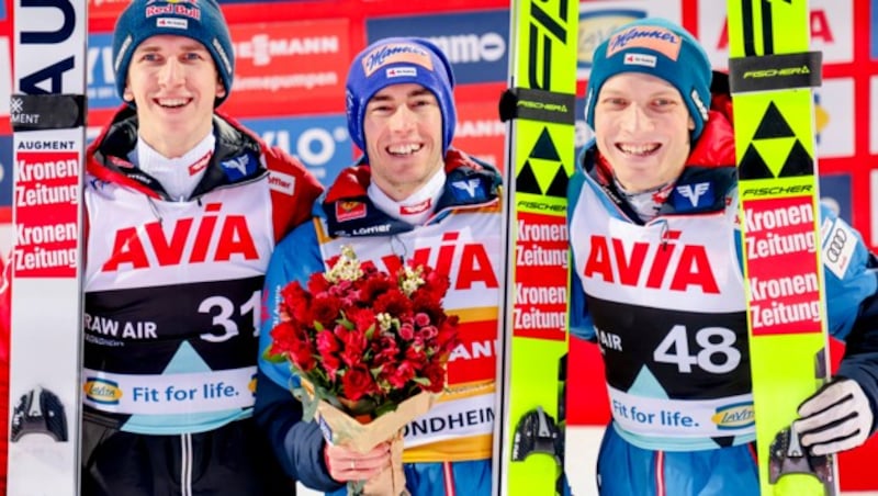 Stefan Kraft gewinnt vor Daniel Tschofenig und Jan Hörl. (Bild: Geir Olsen / NTB)