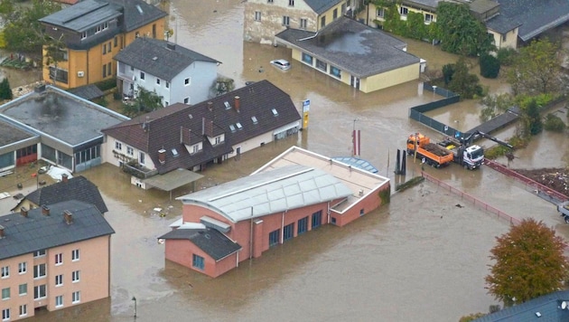 The whole of Lavamünd was flooded in 2012: People are still afraid of such scenes today. (Bild: Land Kärnten)