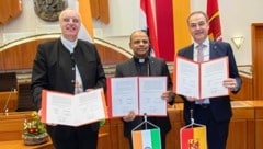 Pflegepartnerschaft mit Indien: Bischof sifkovics, Bischof Pulickal und LR Schneemann (Bild: LMS)