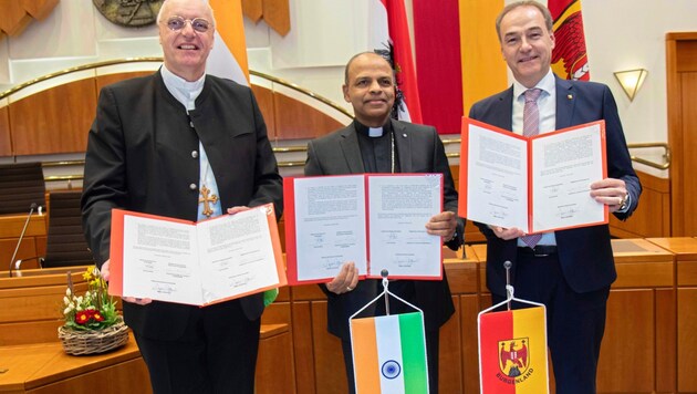 Pflegepartnerschaft mit Indien: Bischof sifkovics, Bischof Pulickal und LR Schneemann (Bild: LMS)