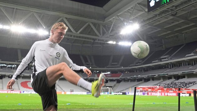 Mika Biereth warmed up for Lille in the final training session. (Bild: Sepp Pail)