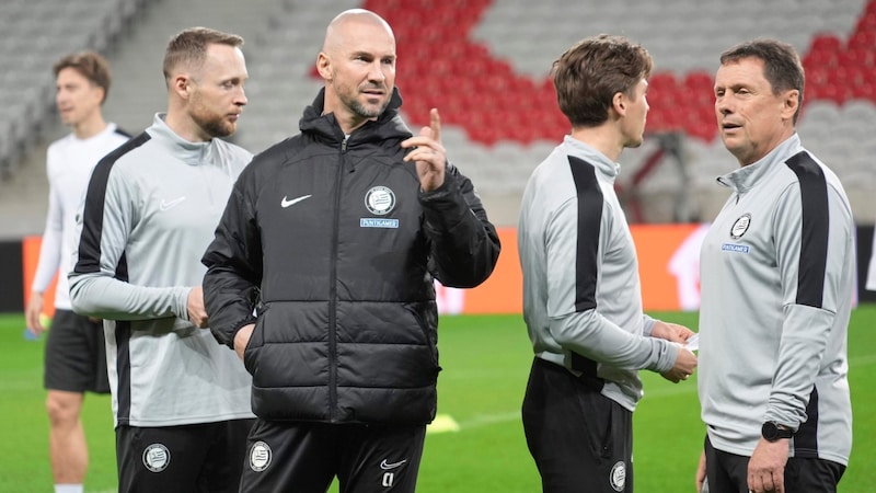 Christian Ilzer und sein Trainerstab müssen nach dem 0:3 auf ein Wunder hoffen. (Bild: Sepp Pail)