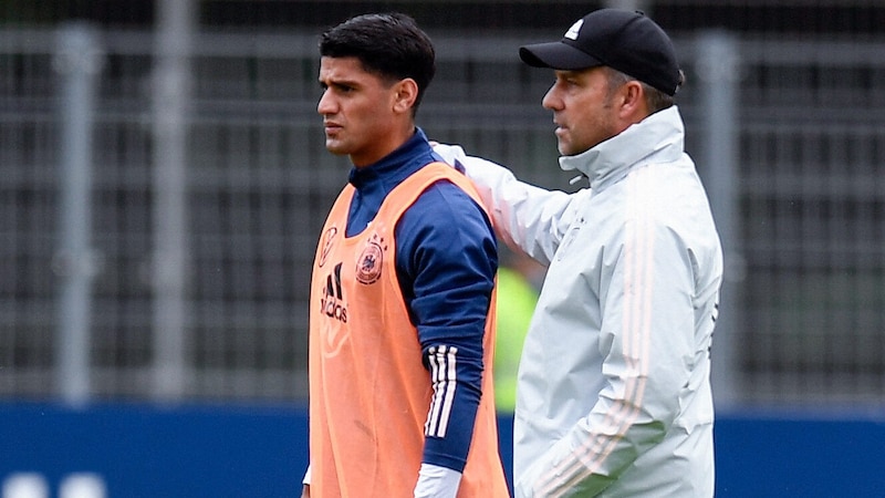 Mahmoud Dahoud (l.) mit Ex-Bundestrainer Hansi Flick. (Bild: AFP or licensors)