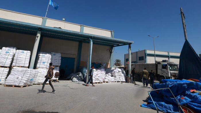 Das Verteilzentrum in Rafah, das von einem Anschlag erschüttert worden ist.