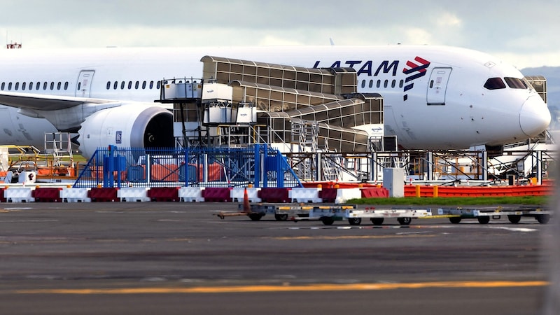 Die betreffende Boeing am Auckland International Airport (Bild: AFP)