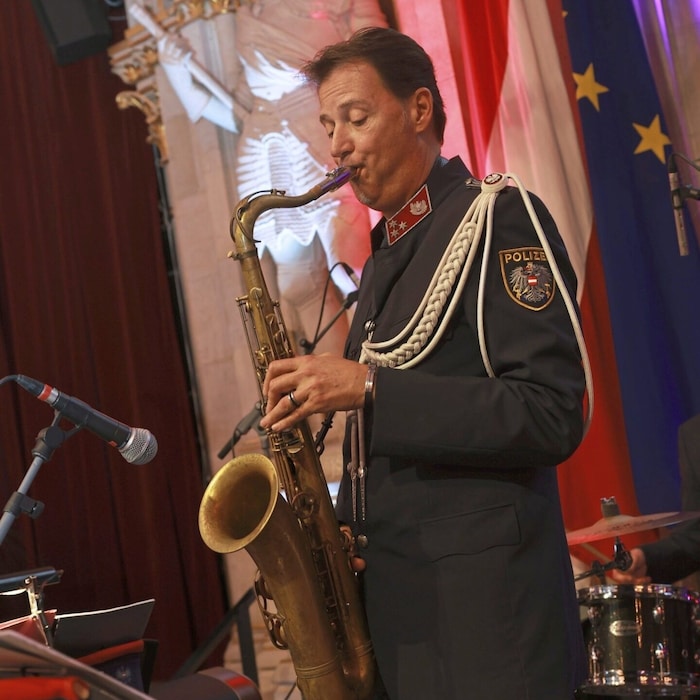 The police music provided entertainment. 
