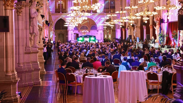 400 guests attended the gala.