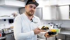 Christoph „Birdy“ Vogler serviert heute einen Klassiker der französischen Küche: Moules-frites. (Bild: Imre Antal)