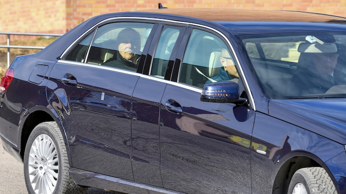 King Harald on his way home after the operation.