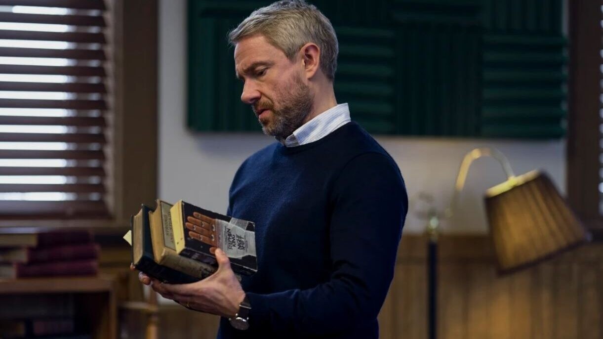 Schauspieler Martin Freeman als geduldiger und faszinierter Professor Jonathan Miller. (Bild: Lionsgate/Zac Popik)