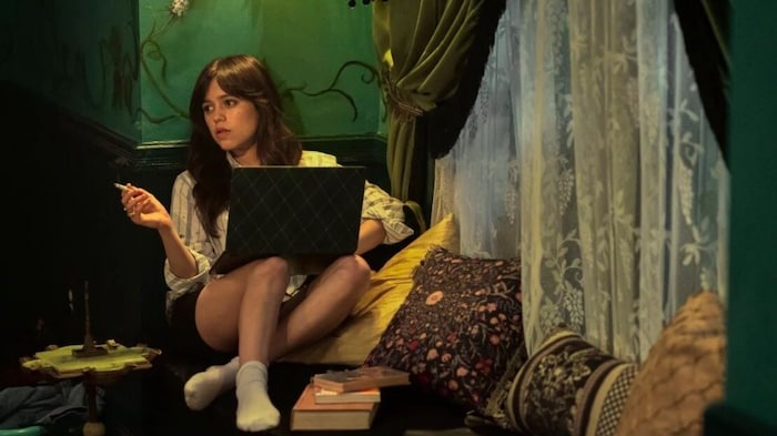 „Millers Girl“ mit Jenna Ortega als Cairo Sweet. Der Psycho-Thriller ist ab sofort im Kino zu ...