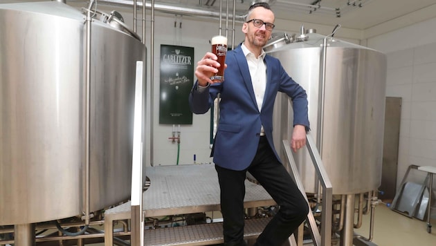 Brewery boss Markus Führer was not embarrassed: after a tongue-in-cheek critique, he invited guests to a "ladies' round". (Bild: Judt Reinhard)