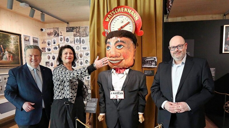 Bürgermeister Michael Ludwig, Kulturstadträtin Veronika Kaup-Hasler, der alte Prater-Watschenmann und Museumsdirektor Matti Bunzl (Bild: Gerhard Bartel)