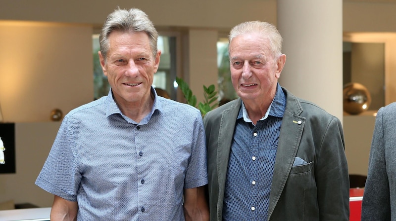 Klagenfurt-Legenden unter sich: Walter Koch mit Walter Ludescher. (Bild: Kuess)