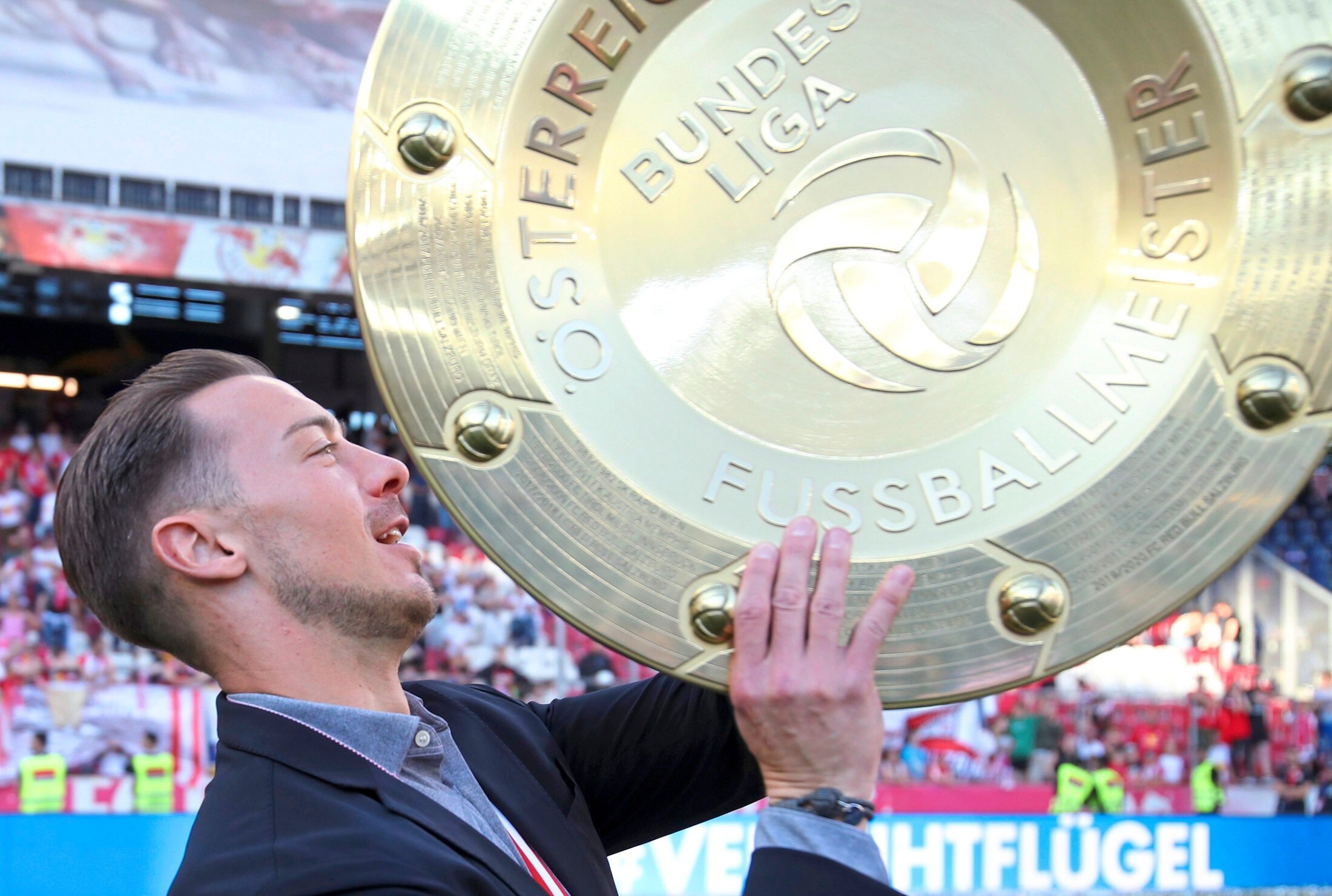 Matthias Jaissle and the Bulls won the 2021/22 league with a 15-point lead. (Bild: Kronen Zeitung)