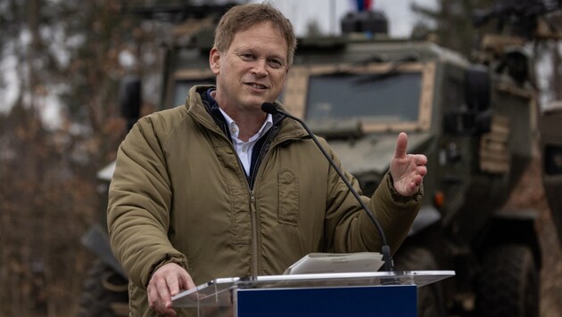 Grant Shapps 2023 őszétől tölti be a brit védelmi miniszteri tisztséget. (Bild: APA/AFP/Wojtek Radwanski)