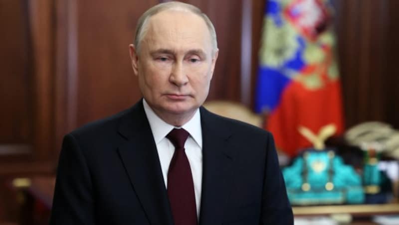 Wladimir Putin, der seit fast einem Vierteljahrhundert an der Macht ist und eine fünfte Amtszeit anstrebt, werden mehr als 80 Prozent der Stimmen prognostiziert. (Bild: AFP)