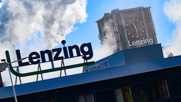 Although Lenzing is technically strong, it is struggling with a continuing slump in demand. (Bild: FOTOKERSCHI/WERNER KERSCHBAUMMAY)