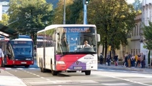 Für zwei Stunden legen die Buslenker ihre Arbeit nieder.