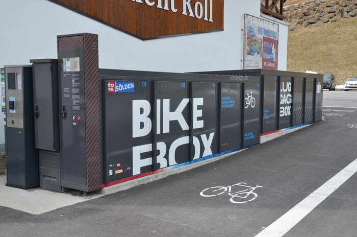 Die Rad- und Gepäcksaufbewahrungsboxen an der Haltestelle Postplatz sind Teil des ...