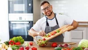 Genuss und Schutz der Prostata mit bewusster Ernährung. (Bild: JenkoAtaman/stock.adobe.com)