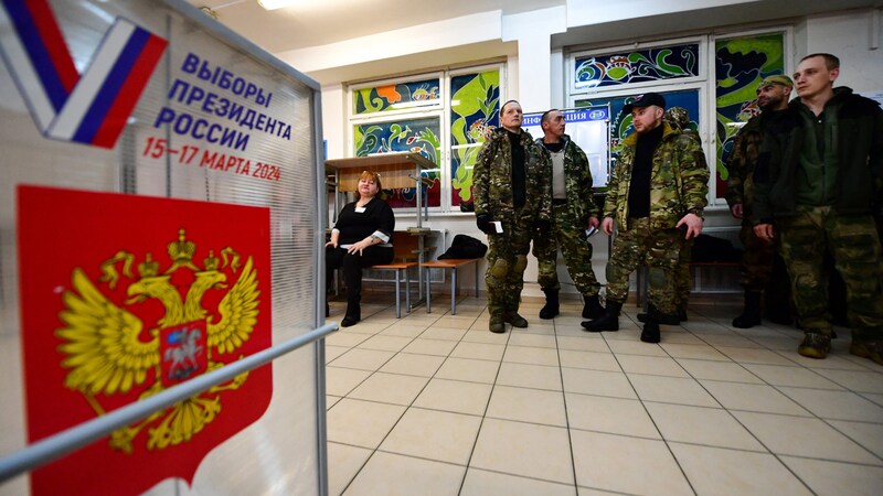 The military, on the other hand, cannot hope for any extra sausages. (Bild: APA/AFP/Olga MALTSEVA)