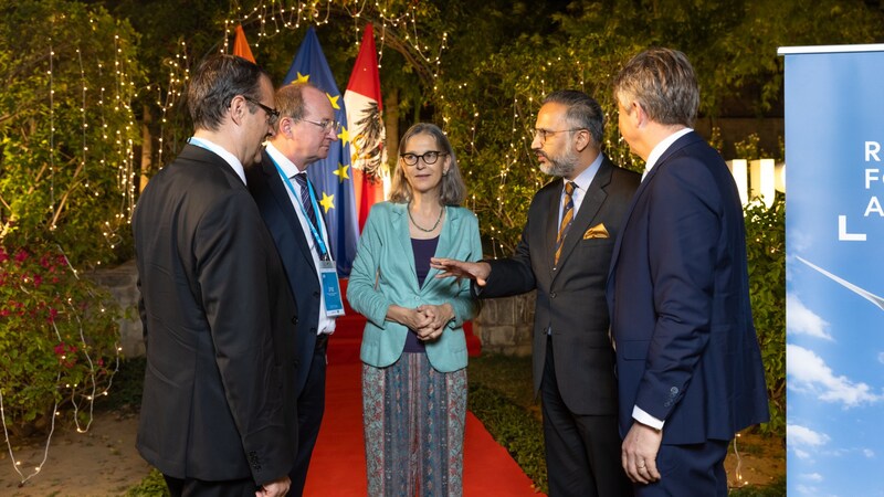 Die steirische Delegation um Christoph Ludwig, Herbert Ritter und Karl Hartleb wurde von Botschafterin Katharina Wieser in ihrer Residenz in Neu Delhi empfangen. (Bild: ICS)